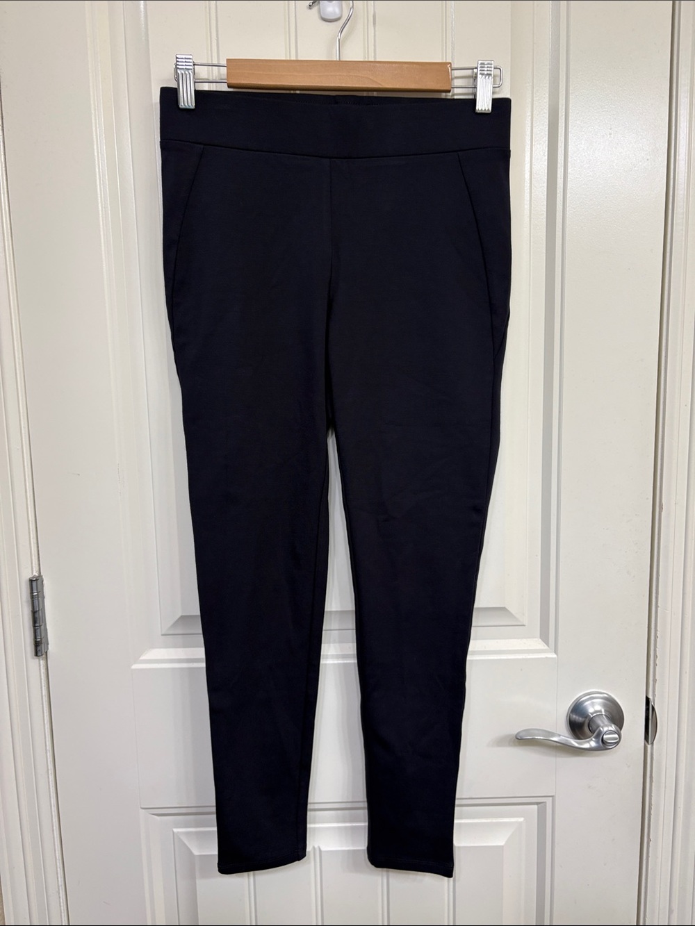 NWT Ann Taylor Black Ponte Pull-On Skinny Pants